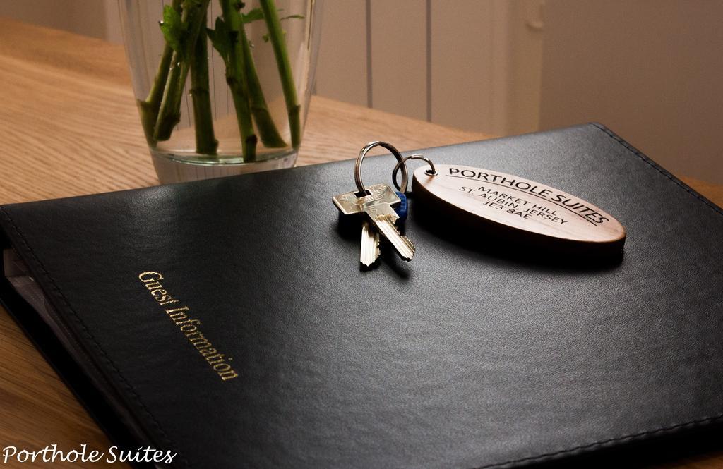 Porthole Suites St Aubin Kamer foto
